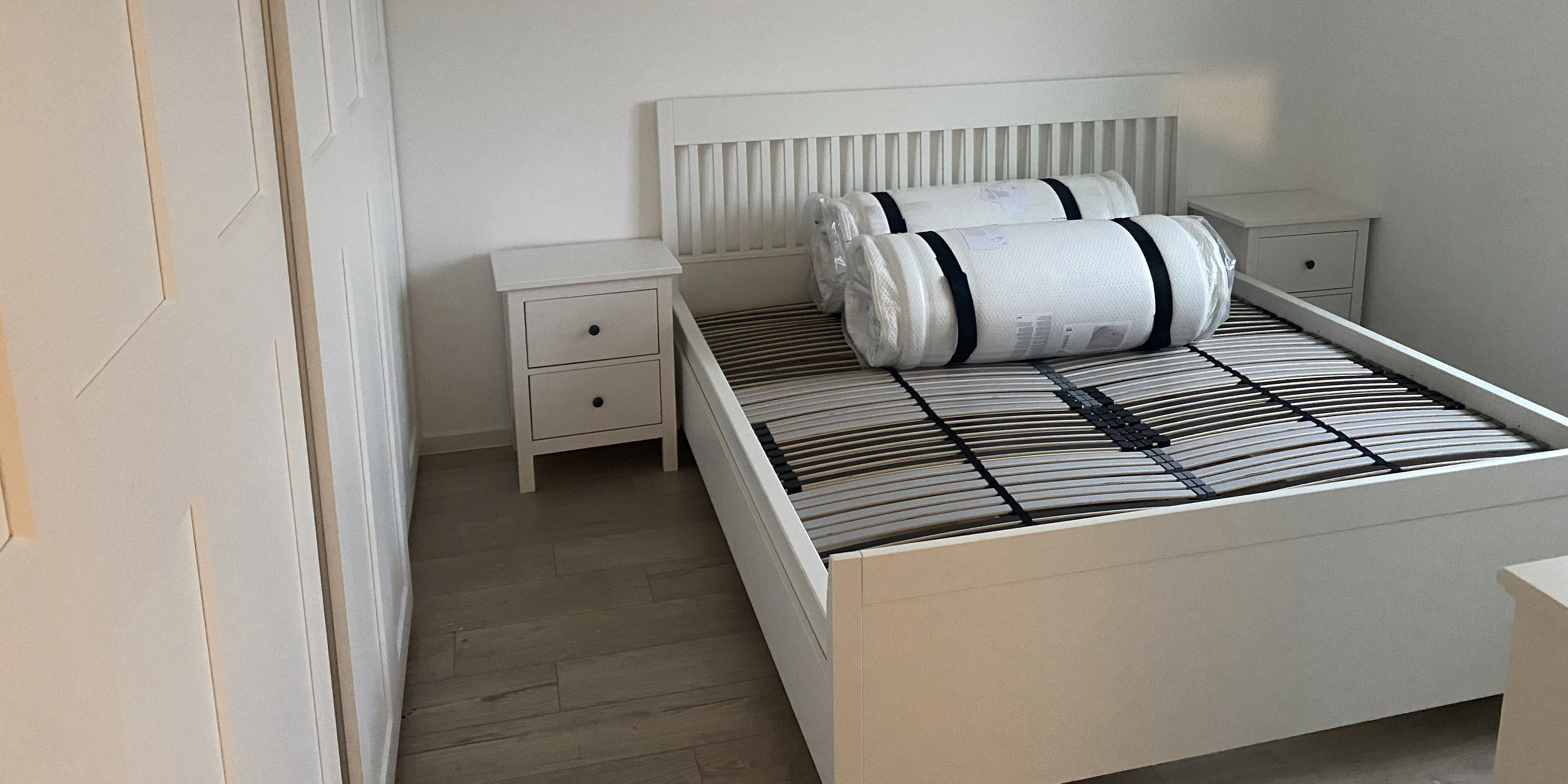 Bedroom furniture assembly